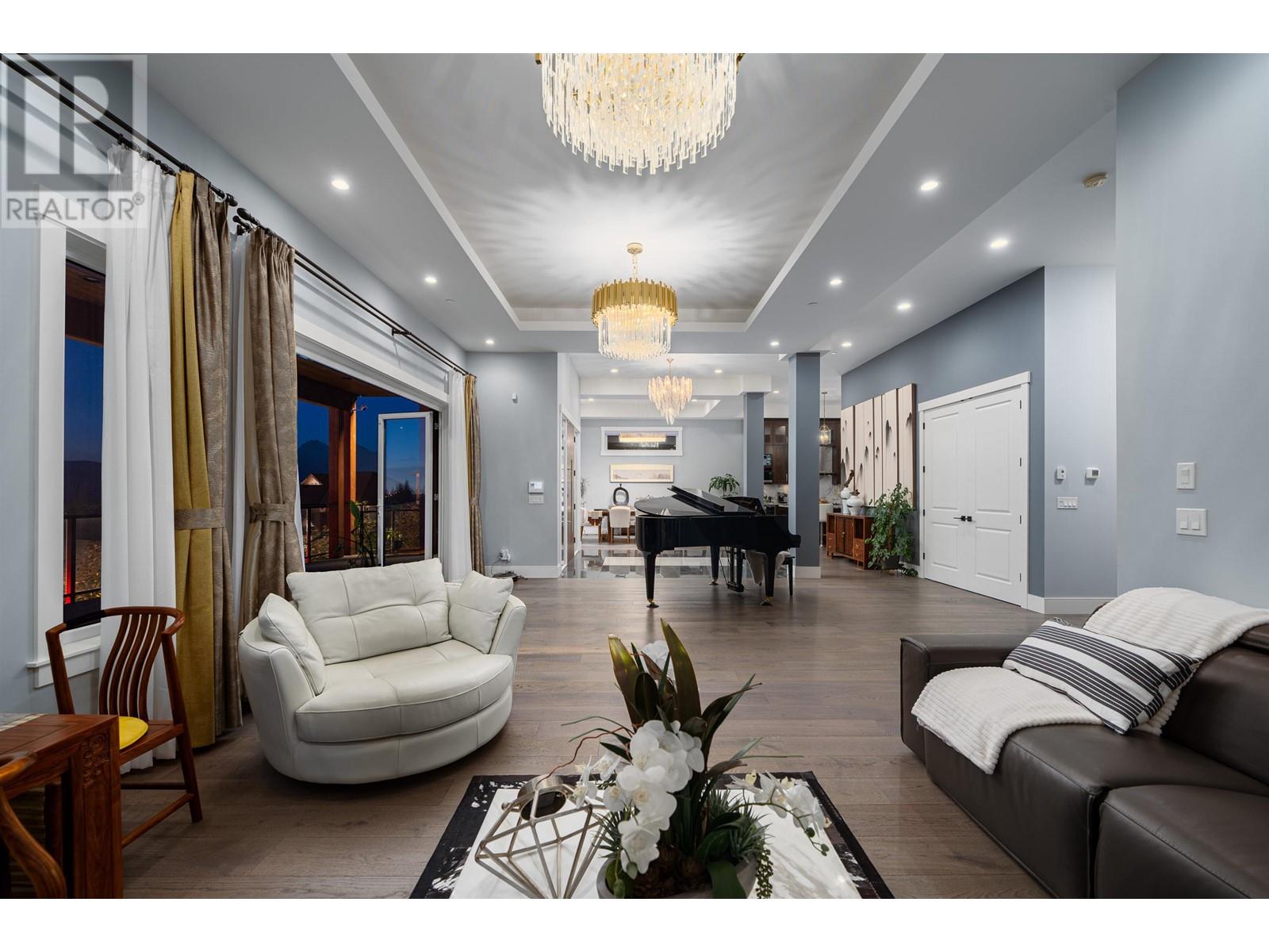 10900 Carmichael Street, Maple Ridge, British Columbia  V2W 0H3 - Photo 5 - R2915062