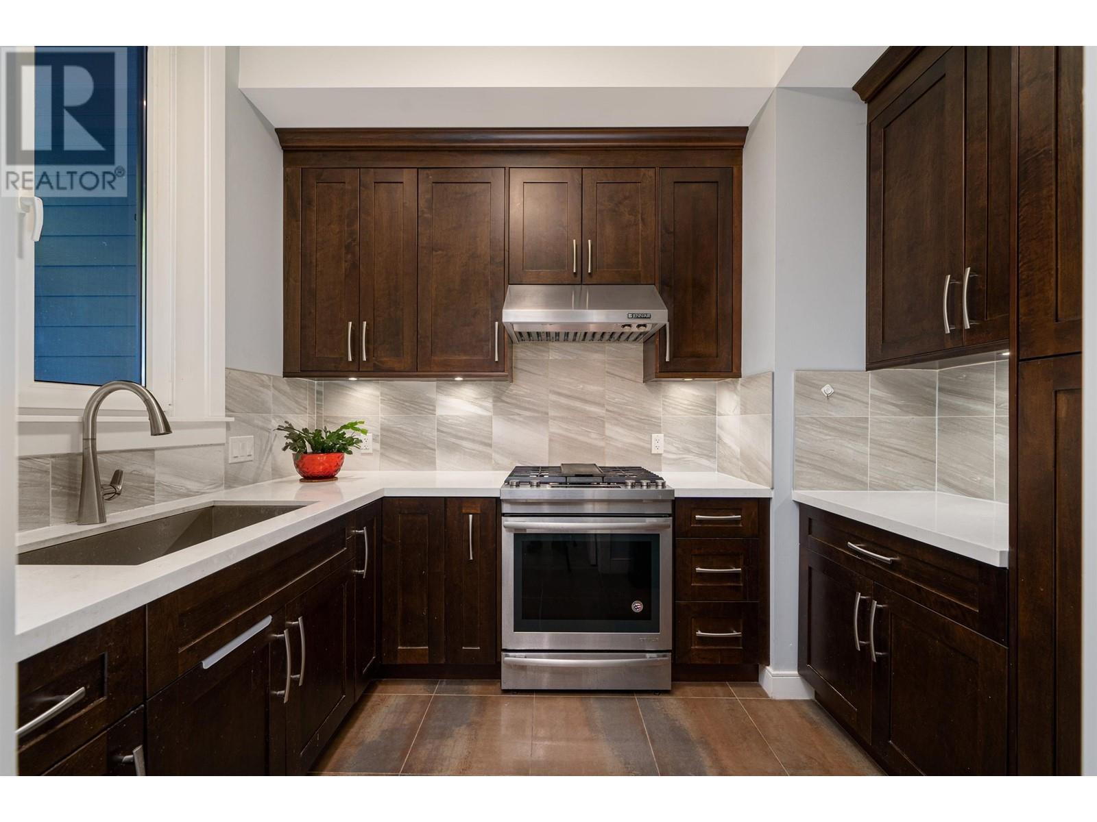 10900 Carmichael Street, Maple Ridge, British Columbia  V2W 0H3 - Photo 10 - R2915062