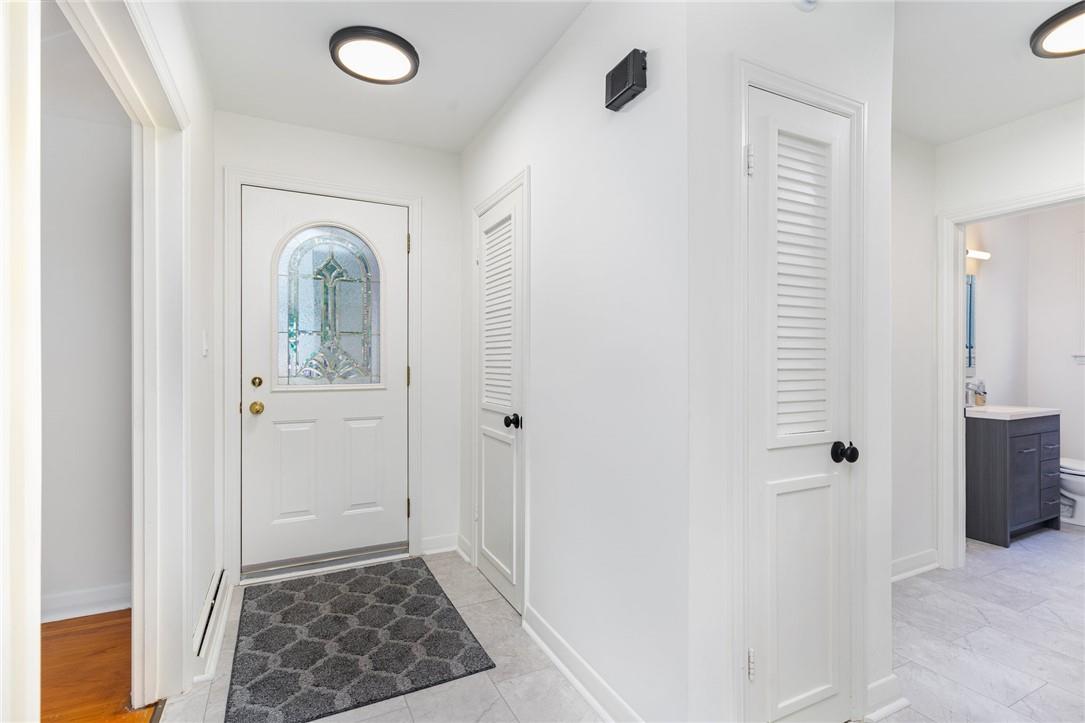 40 Robroy Avenue, Hamilton, Ontario  L8K 3X2 - Photo 2 - H4202832