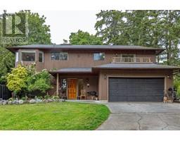 1032 Parkway Dr Brentwood Bay