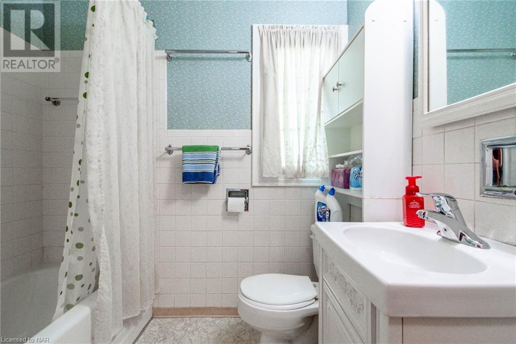 5740 Drummond Road, Niagara Falls, Ontario  L2G 4L5 - Photo 14 - 40632804