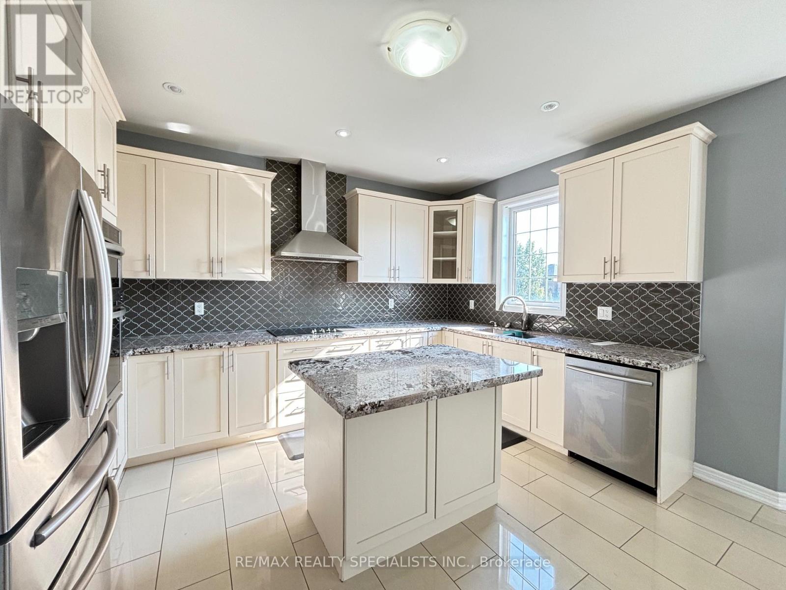 Upper - 404 Mcgibbon Drive, Milton (Clarke), Ontario  L9T 8T7 - Photo 6 - W9246828