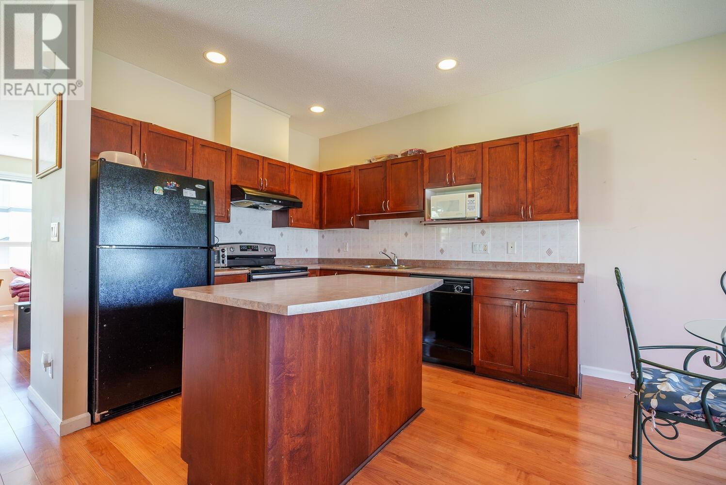 Property at 19 3127 SKEENA STREET image 3