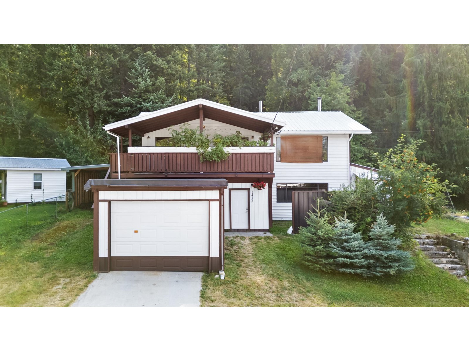 1412 Campbell Avenue, Riondel, British Columbia  V0B 2B0 - Photo 4 - 2479036