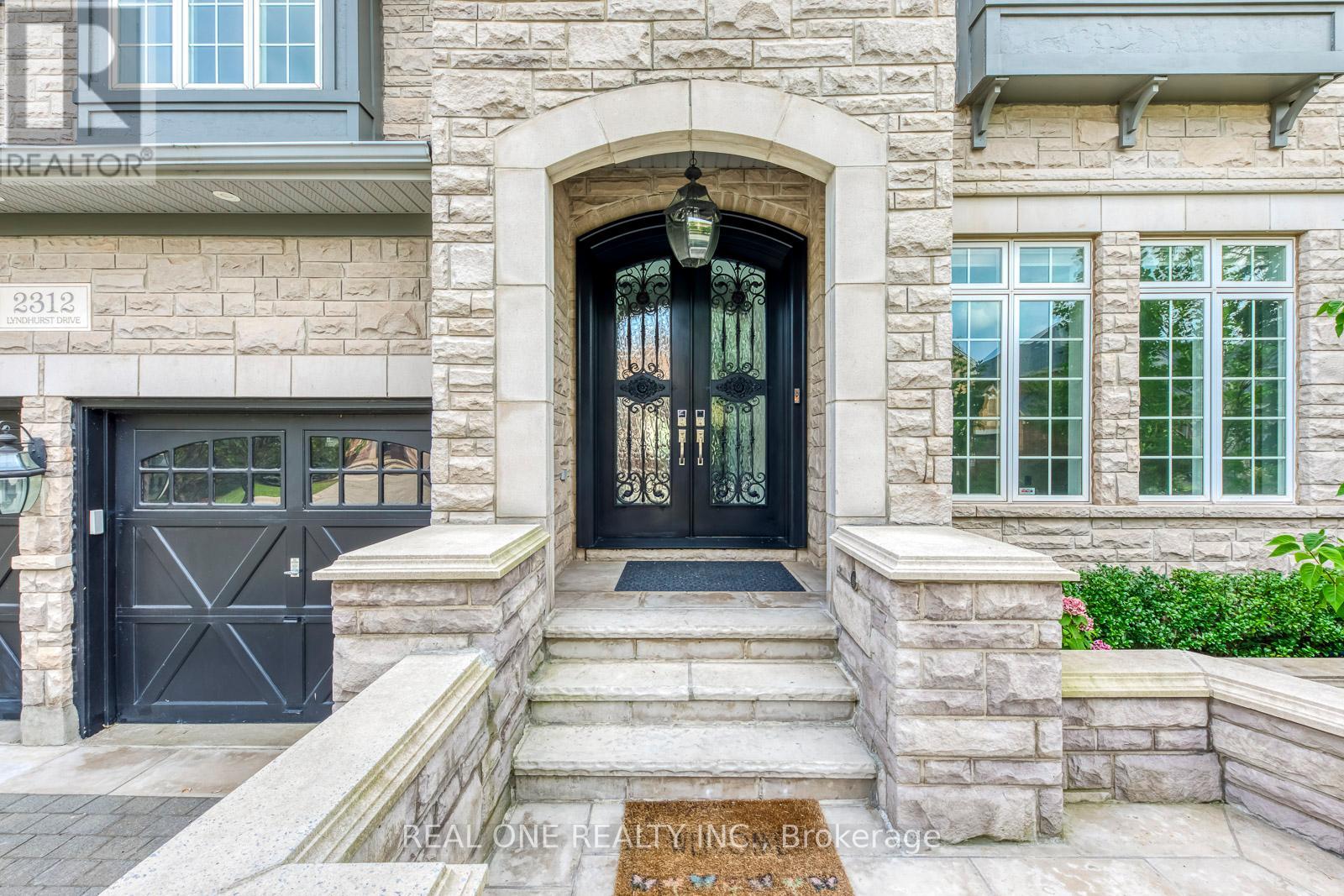 2312 Lyndhurst Drive, Oakville (Iroquois Ridge North), Ontario  L6H 7V5 - Photo 3 - W9255307