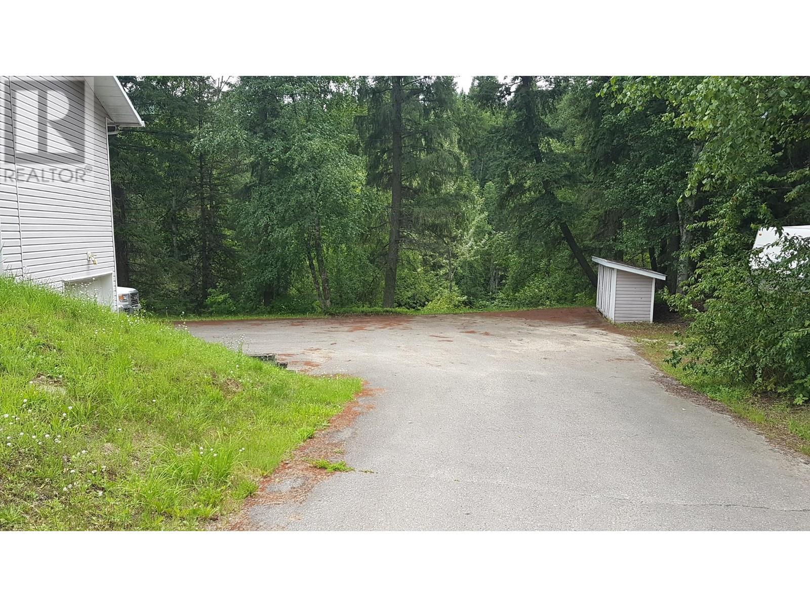 98 Old N Thompson Highway W, Clearwater, British Columbia   - Photo 11 - 180314