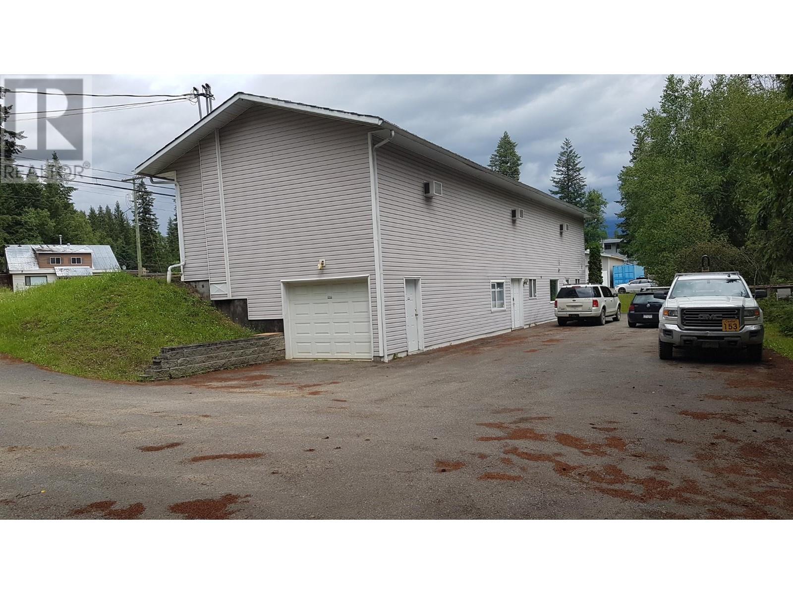 98 Old N Thompson Highway W, Clearwater, British Columbia   - Photo 2 - 180314