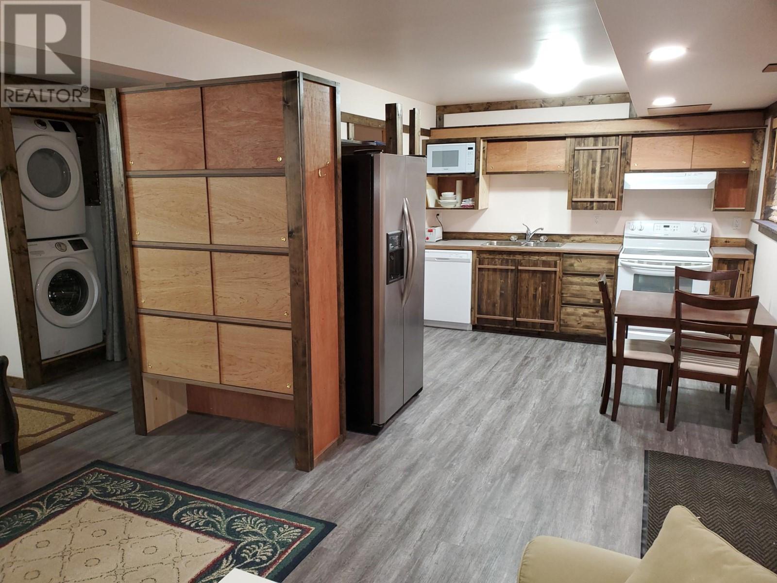 98 Old N Thompson Highway W, Clearwater, British Columbia   - Photo 3 - 180314