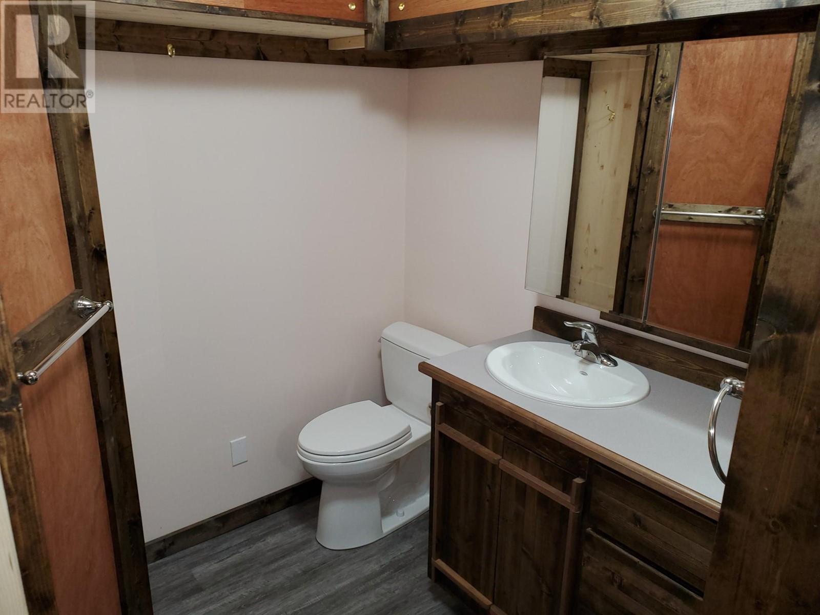 98 Old N Thompson Highway W, Clearwater, British Columbia   - Photo 5 - 180314