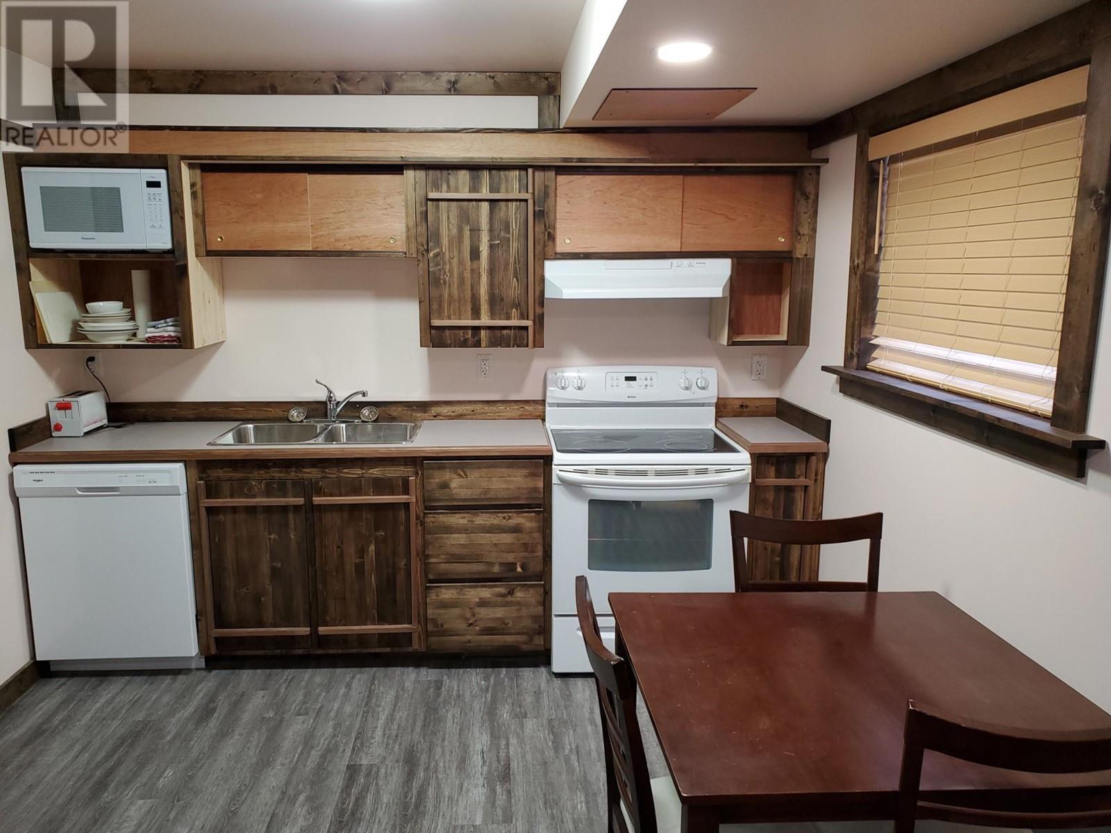 98 Old N Thompson Highway W, Clearwater, British Columbia   - Photo 7 - 180314