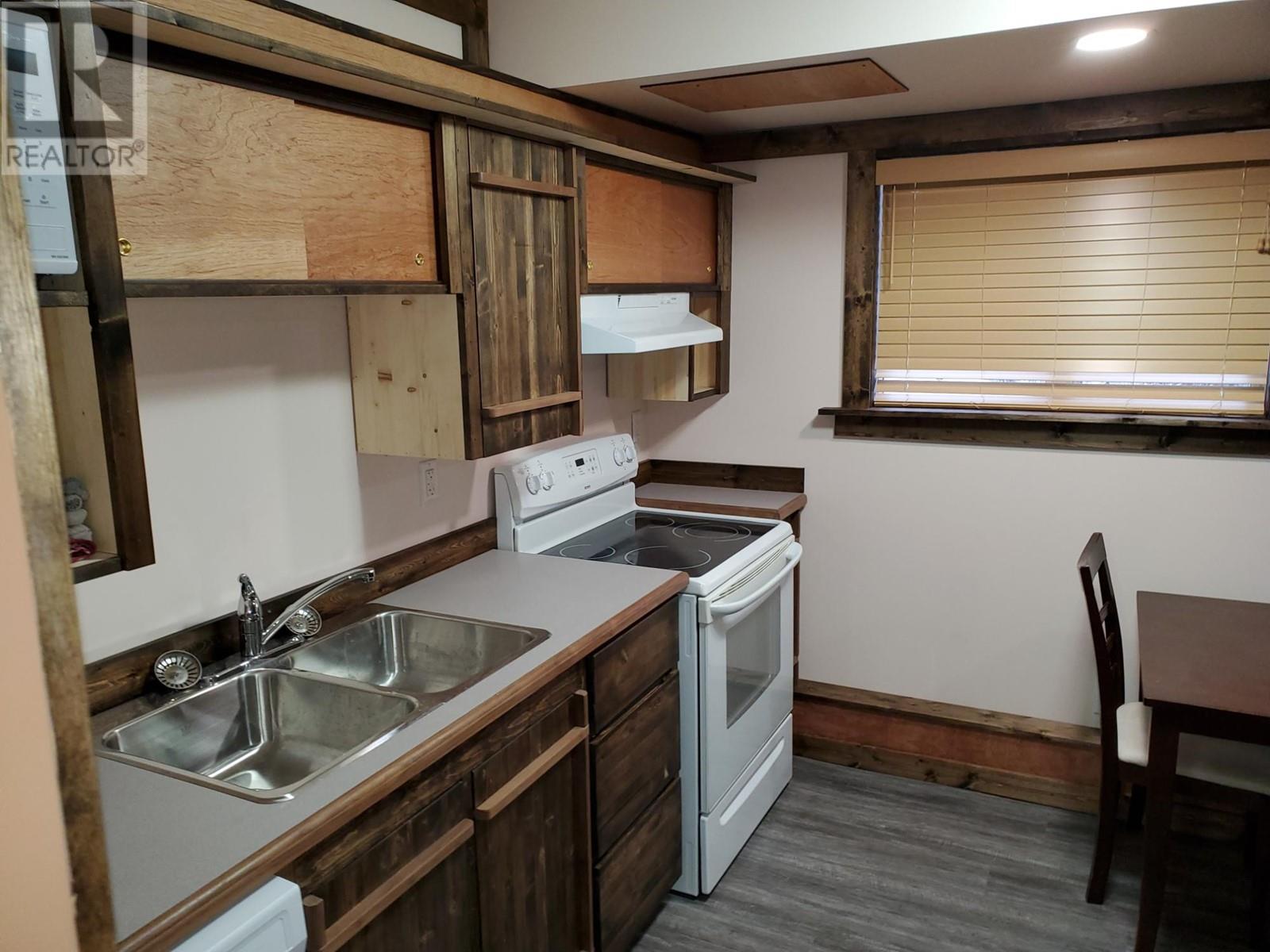 98 Old N Thompson Highway W, Clearwater, British Columbia   - Photo 8 - 180314