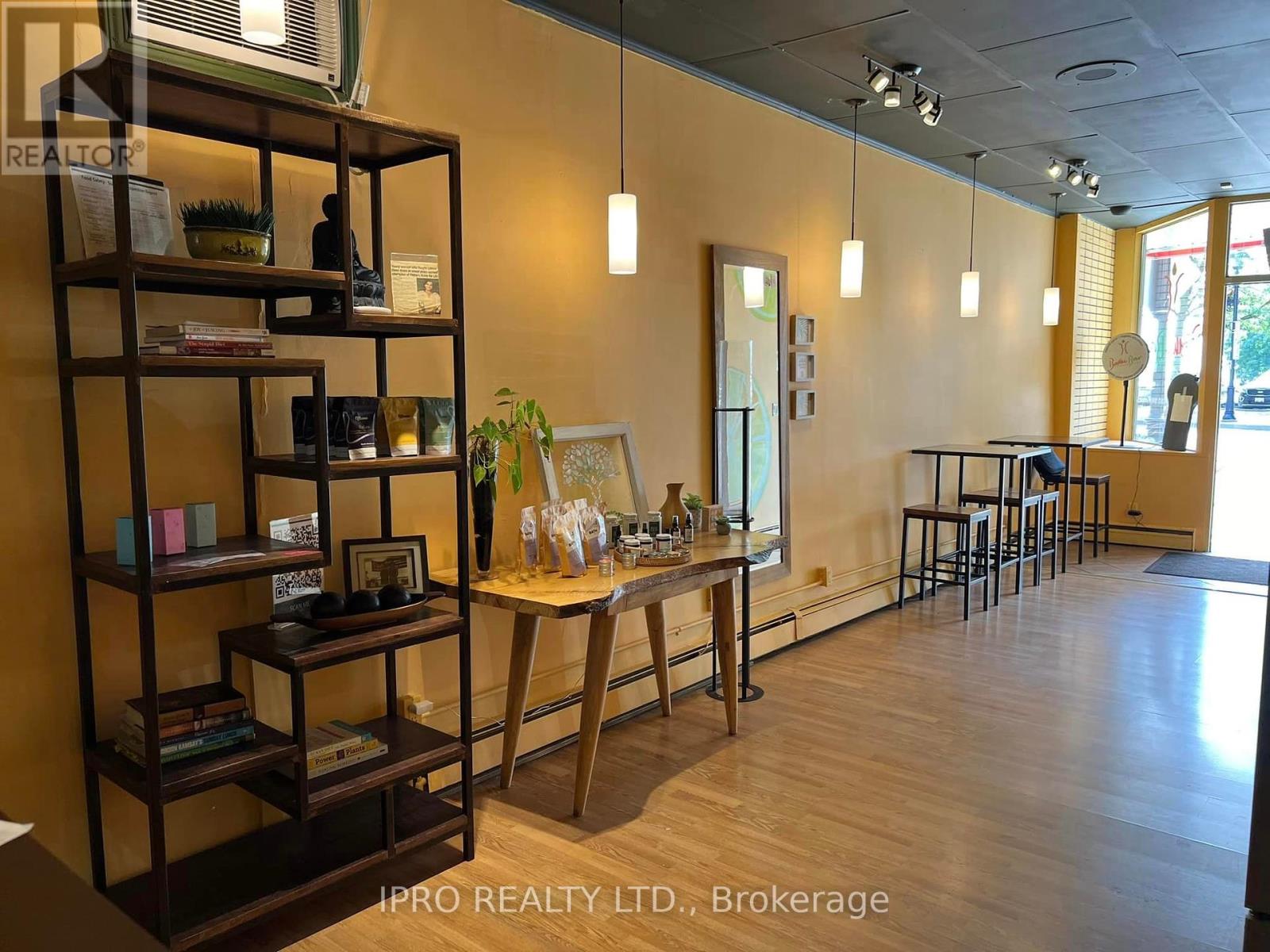 Property at 2027 LAKESHORE ROAD image 3