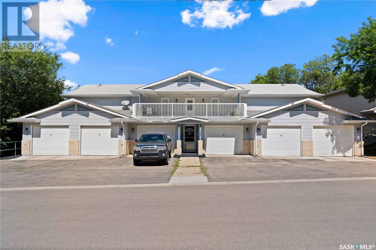 Property at 4 40 18th STREET W image 3