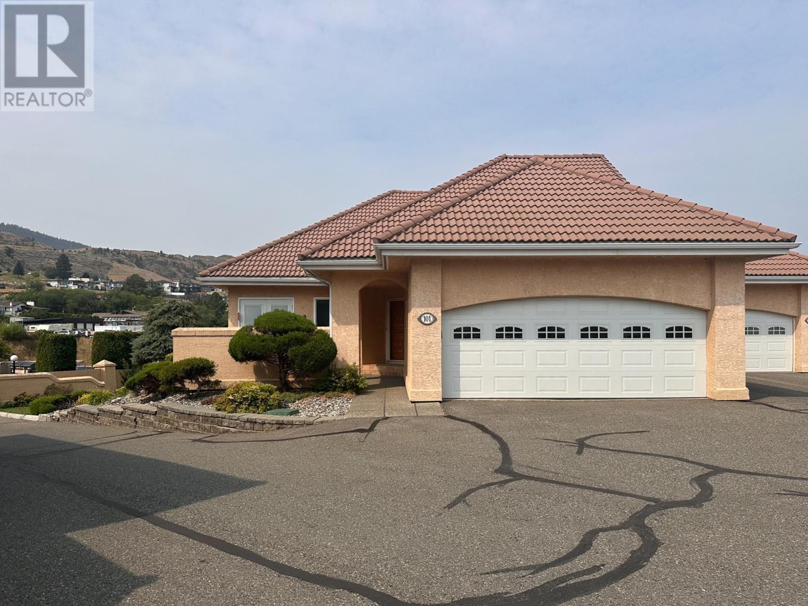 101-45 HUDSONS BAY TRAIL, kamloops, British Columbia