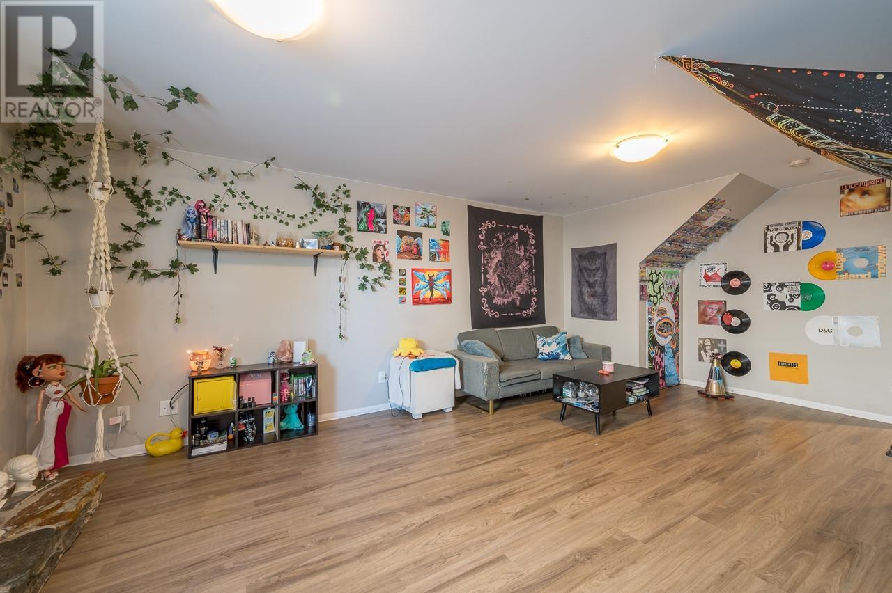 991 12th Street, Kamloops, British Columbia   - Photo 13 - 180375