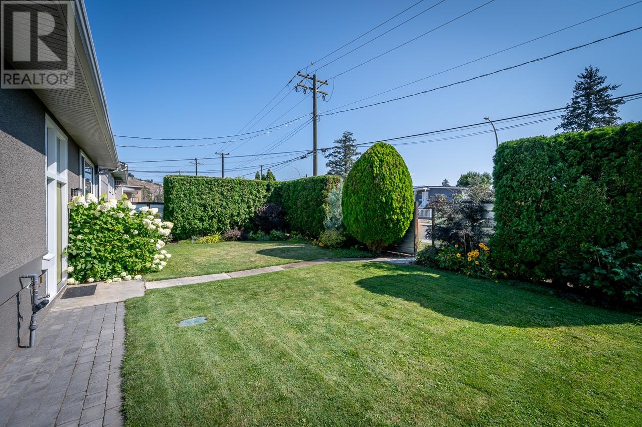 991 12th Street, Kamloops, British Columbia   - Photo 42 - 180375