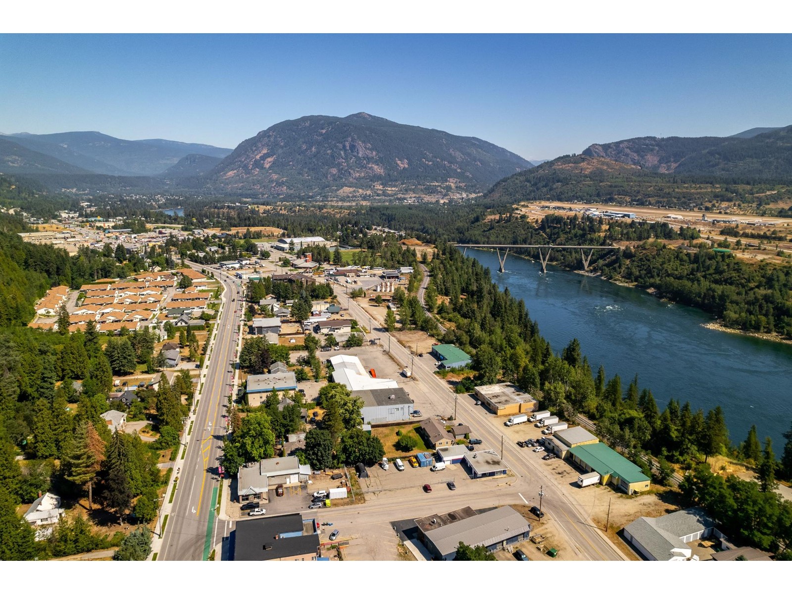 2250 6th Avenue, South Castlegar, British Columbia  V1N 2V9 - Photo 88 - 2479062