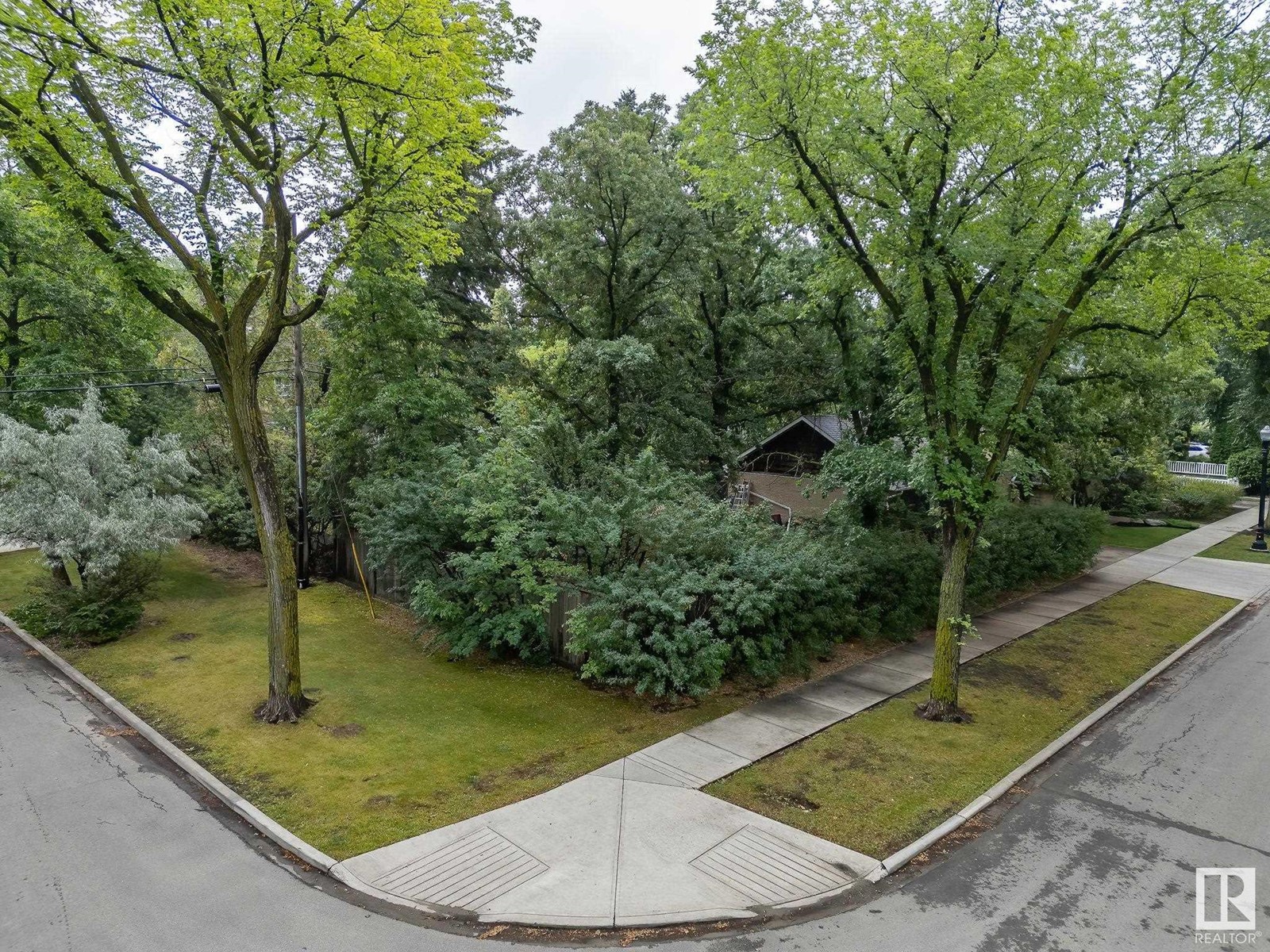 Property at 10235 134 ST NW NW image 4