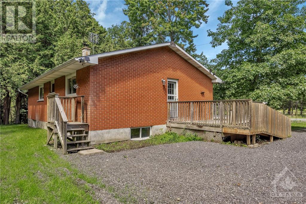 697 Oak Creek Road, Carp, Ontario  K0A 1L0 - Photo 3 - 1406894