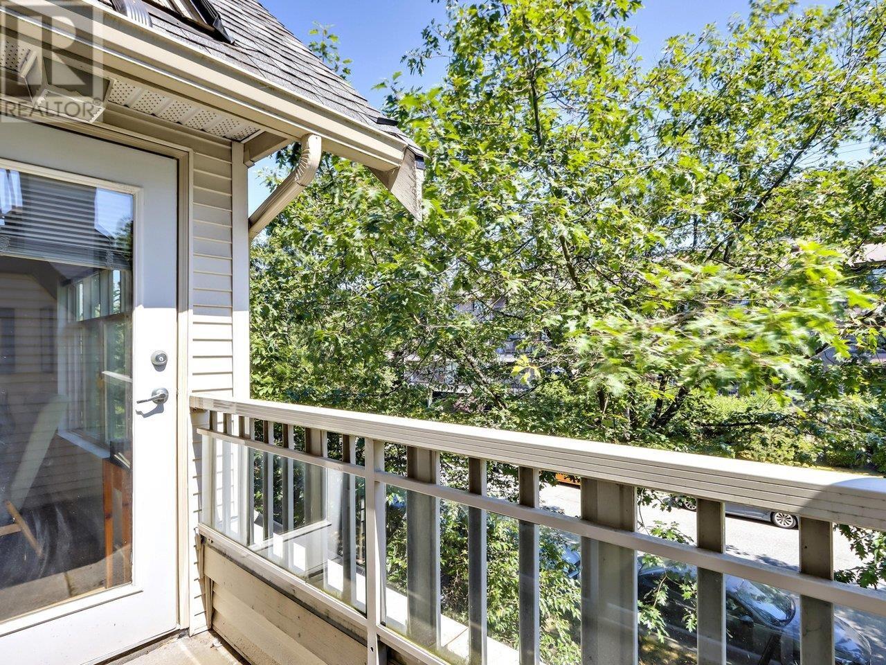 302 333 E 1st Street, North Vancouver, British Columbia  V7L 4W9 - Photo 2 - R2906755