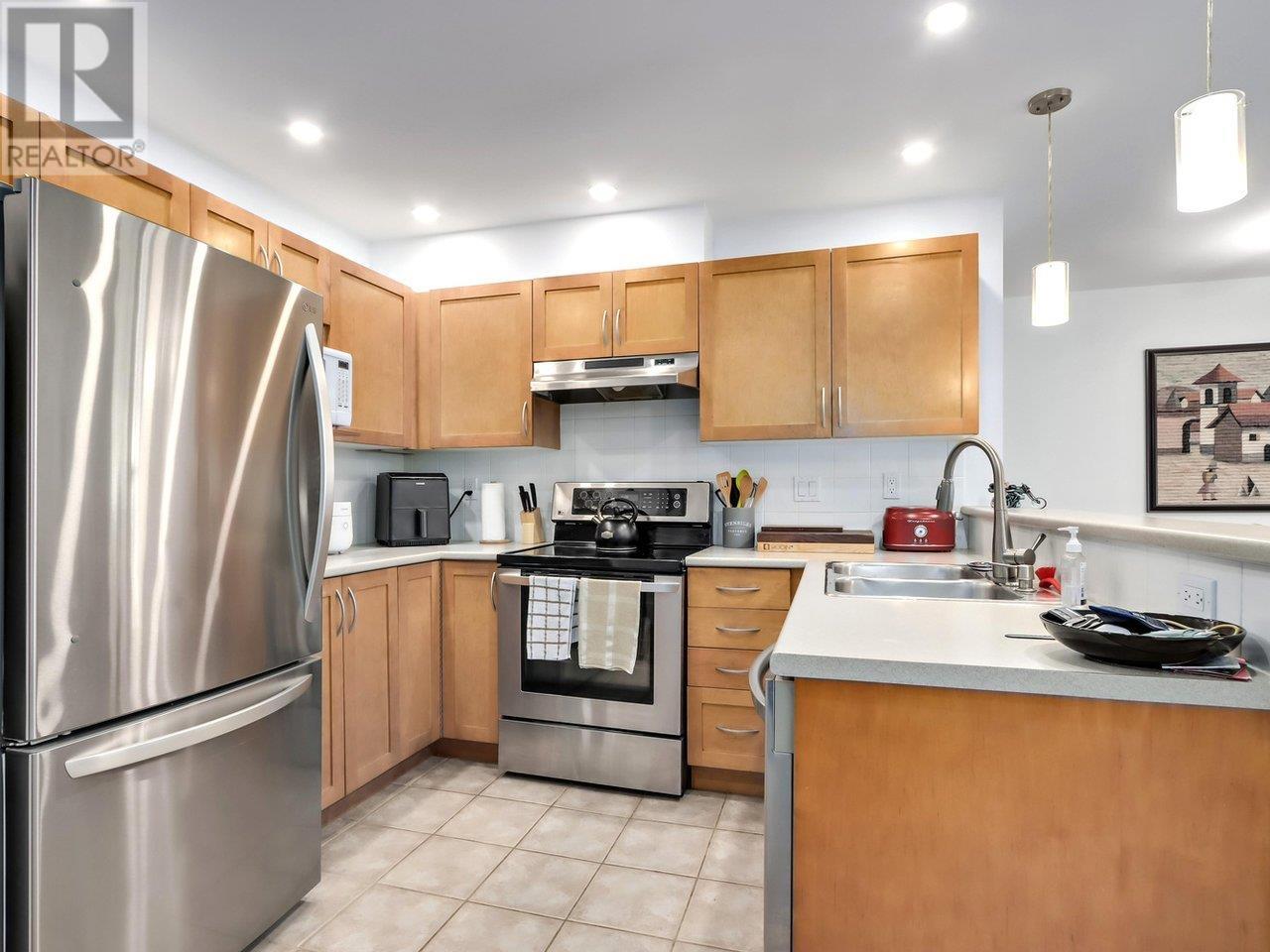 302 333 E 1st Street, North Vancouver, British Columbia  V7L 4W9 - Photo 3 - R2906755