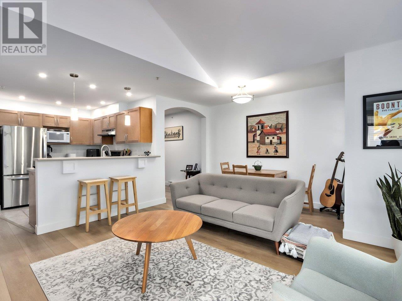 302 333 E 1st Street, North Vancouver, British Columbia  V7L 4W9 - Photo 5 - R2906755