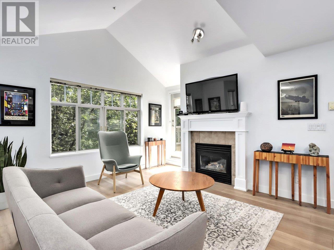 302 333 E 1st Street, North Vancouver, British Columbia  V7L 4W9 - Photo 6 - R2906755