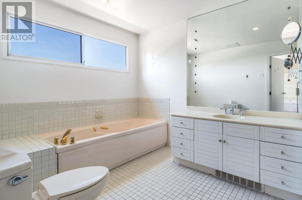 Listing Picture 11 of 26 : 4006 W 34TH AVENUE, Vancouver / 溫哥華 - 魯藝地產 Yvonne Lu Group - MLS Medallion Club Member