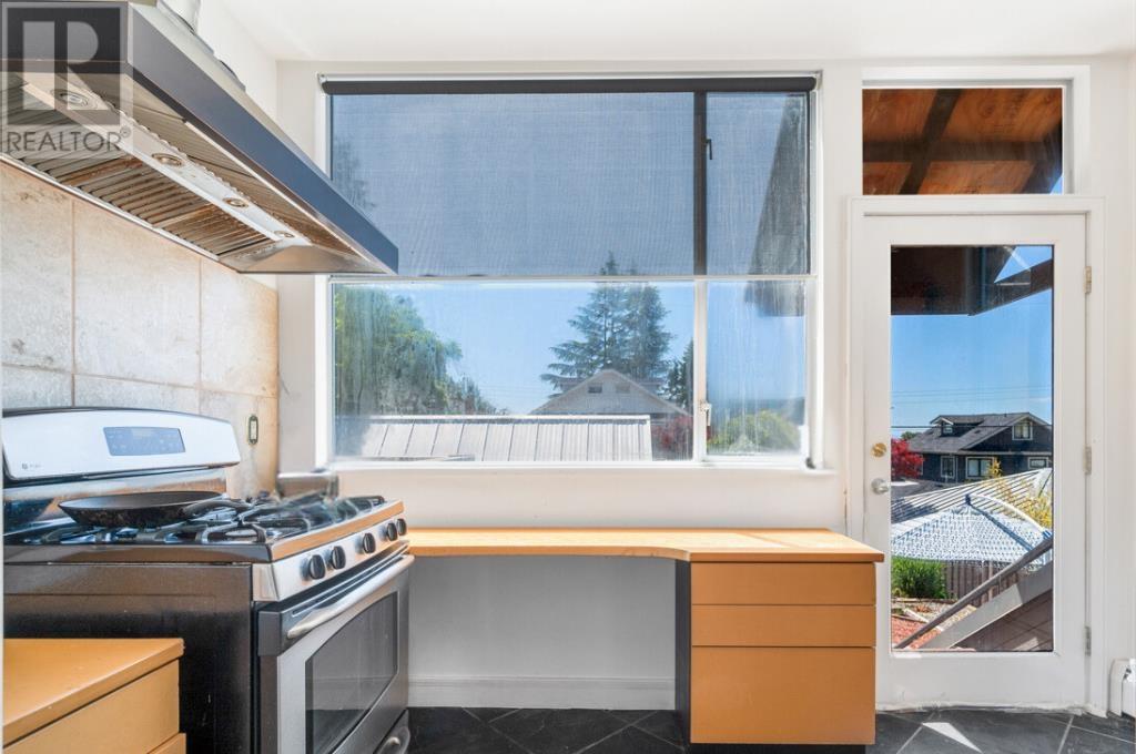 Listing Picture 15 of 26 : 4006 W 34TH AVENUE, Vancouver / 溫哥華 - 魯藝地產 Yvonne Lu Group - MLS Medallion Club Member