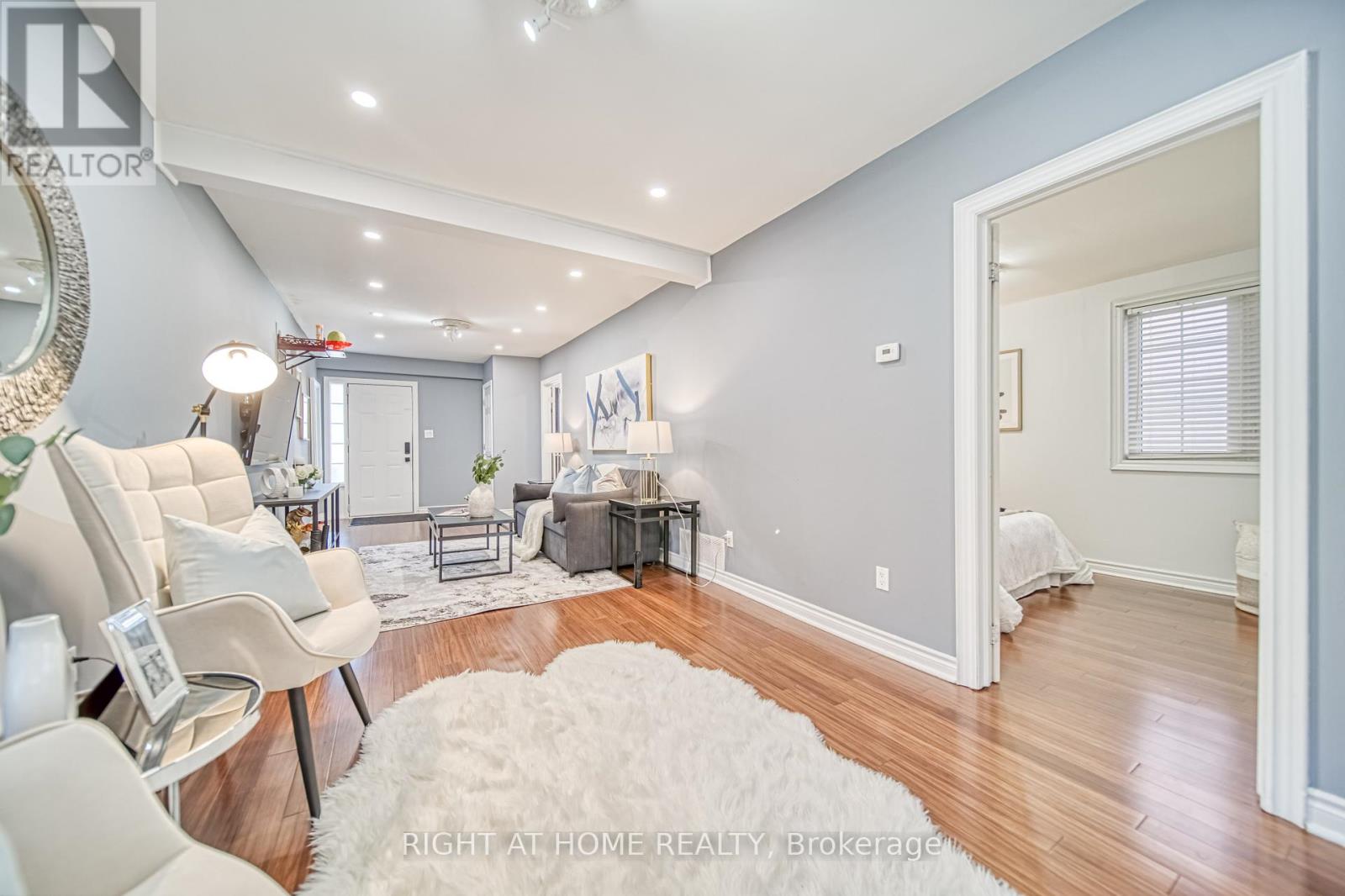 16 Beechwood Avenue W, Toronto (Rockcliffe-Smythe), Ontario  M6N 4T1 - Photo 14 - W9256800