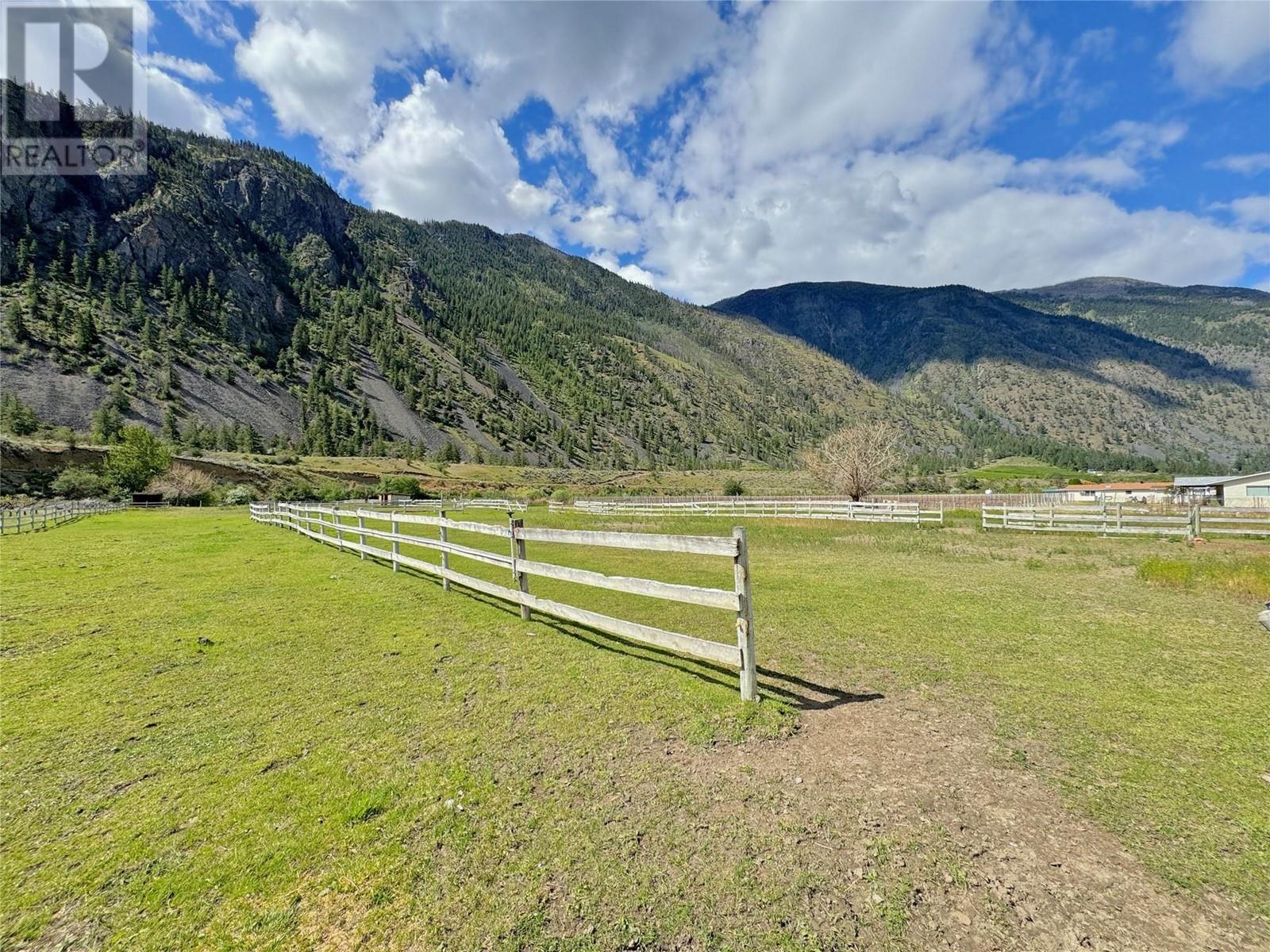 3219 River Road Keremeos