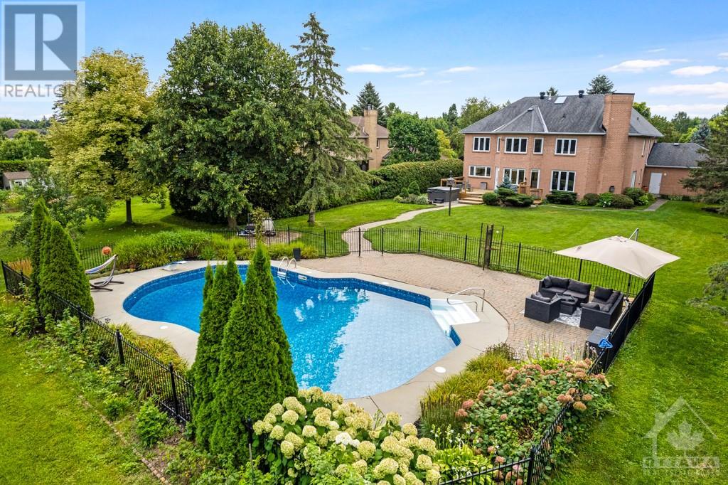 5525 Pettapiece CrescentOttawa, Ontario  K4M 1C6 - Photo 2 - X9516954