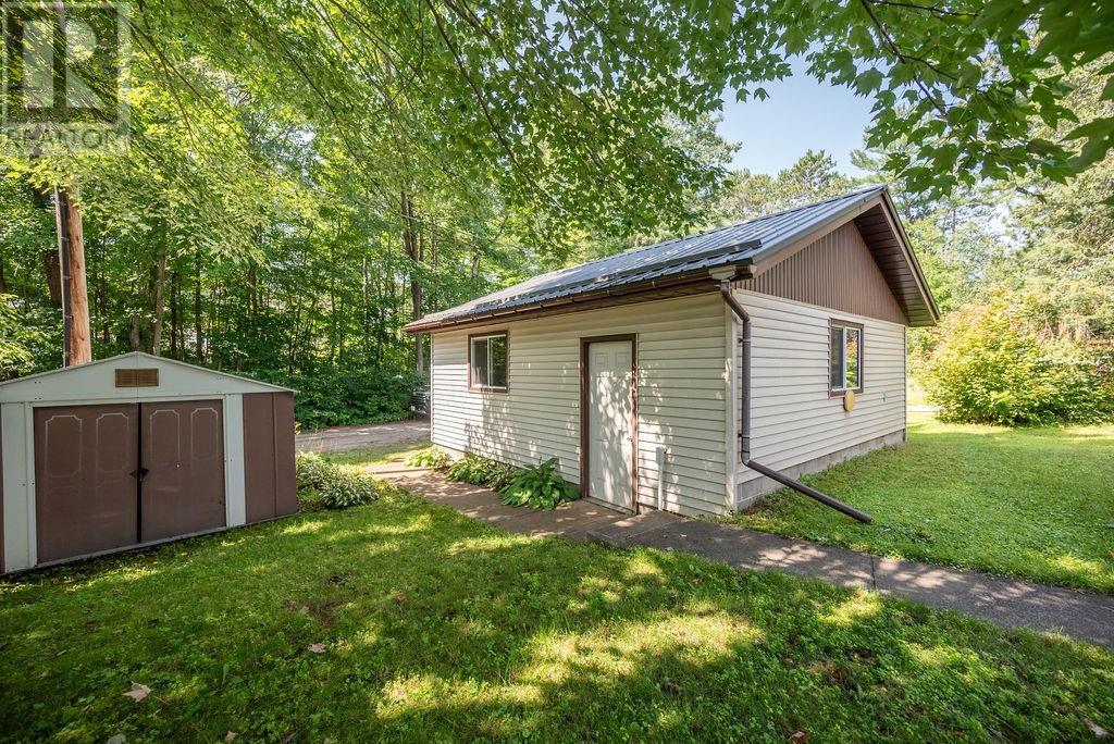 11 Wolfe Avenue, Deep River, Ontario  K0J 1P0 - Photo 24 - 1407339