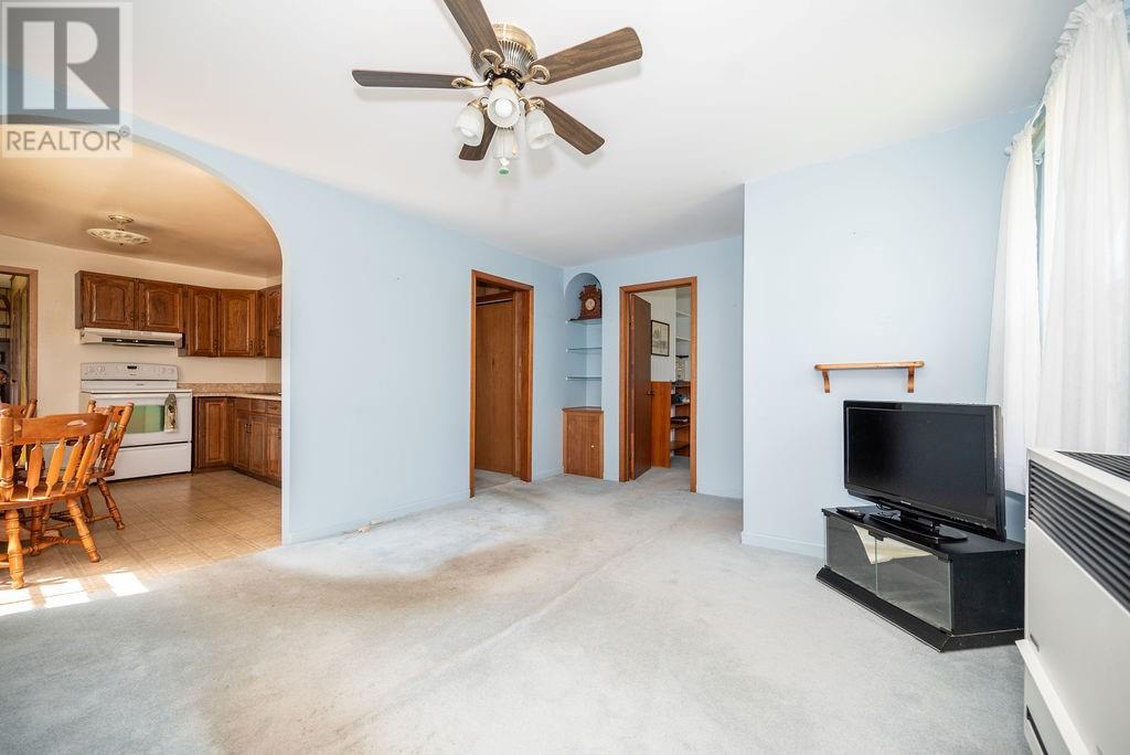 11 Wolfe Avenue, Deep River, Ontario  K0J 1P0 - Photo 3 - 1407339