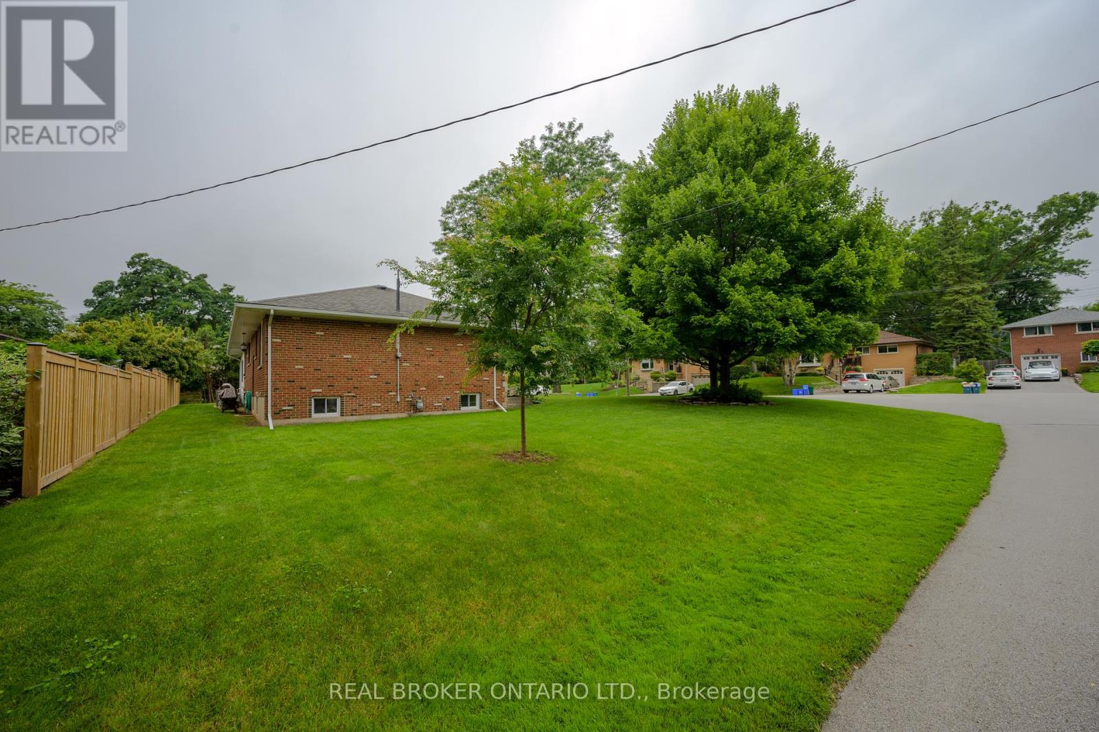 196 Grove Park Drive, Burlington (Lasalle), Ontario  L7T 2H3 - Photo 28 - W9043609