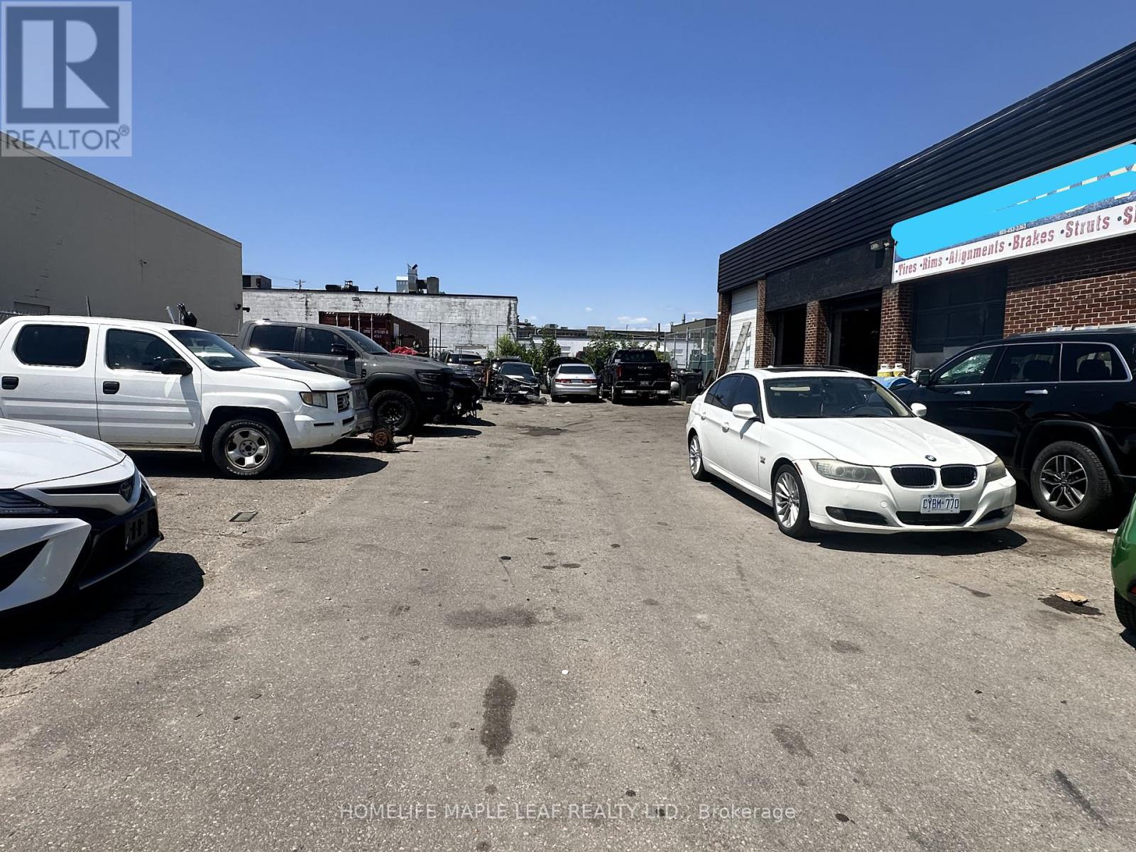 12 Stafford Drive, Brampton (Brampton East Industrial), Ontario  L6W 1L4 - Photo 6 - W9257883