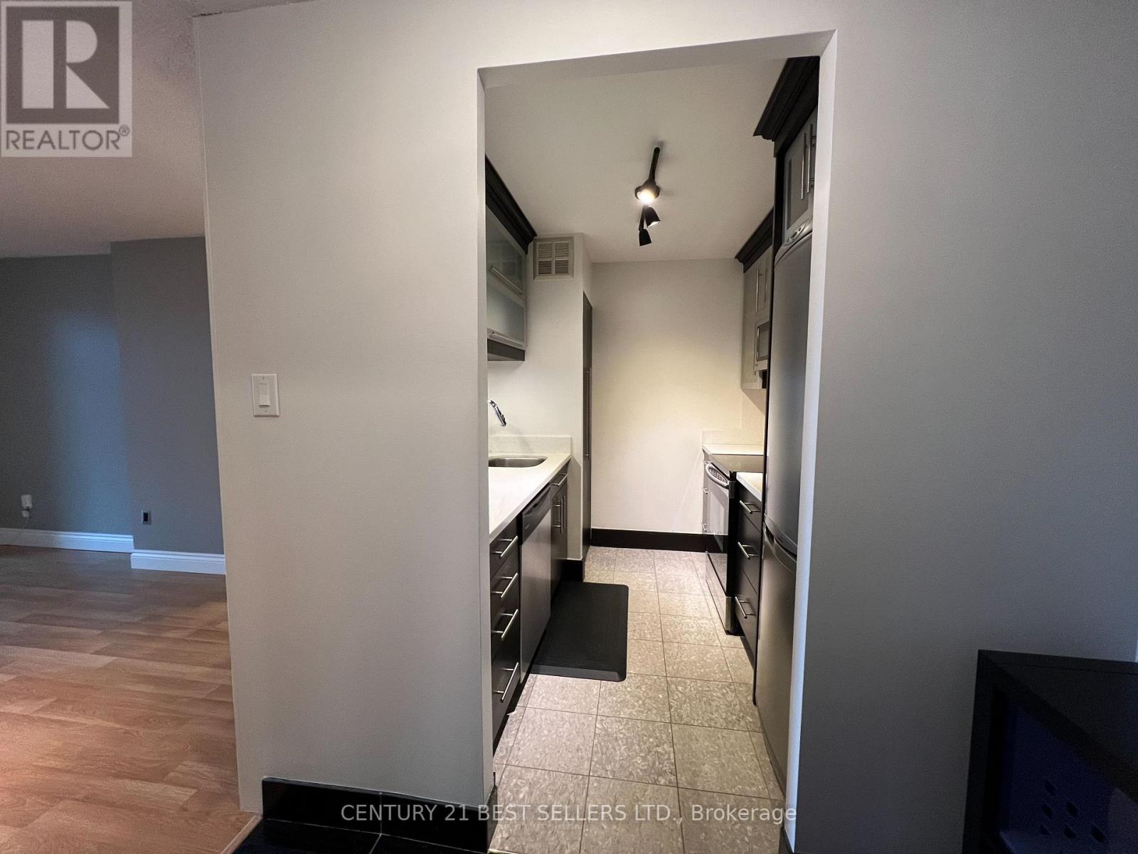 412 - 1055 Bay Street, Toronto, Ontario  M5S 3A3 - Photo 1 - C9258297