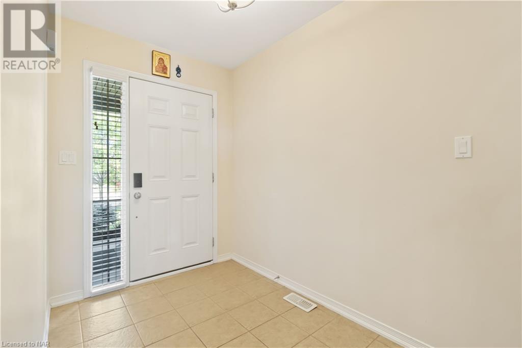 6604 Mary Drive Drive, Niagara Falls, Ontario  L2H 0B5 - Photo 3 - 40632018