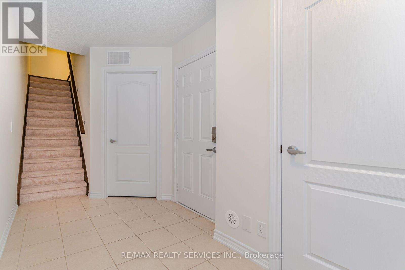 35 Nearco Crescent, Oshawa (Windfields), Ontario  L1L 0J4 - Photo 4 - E9259075