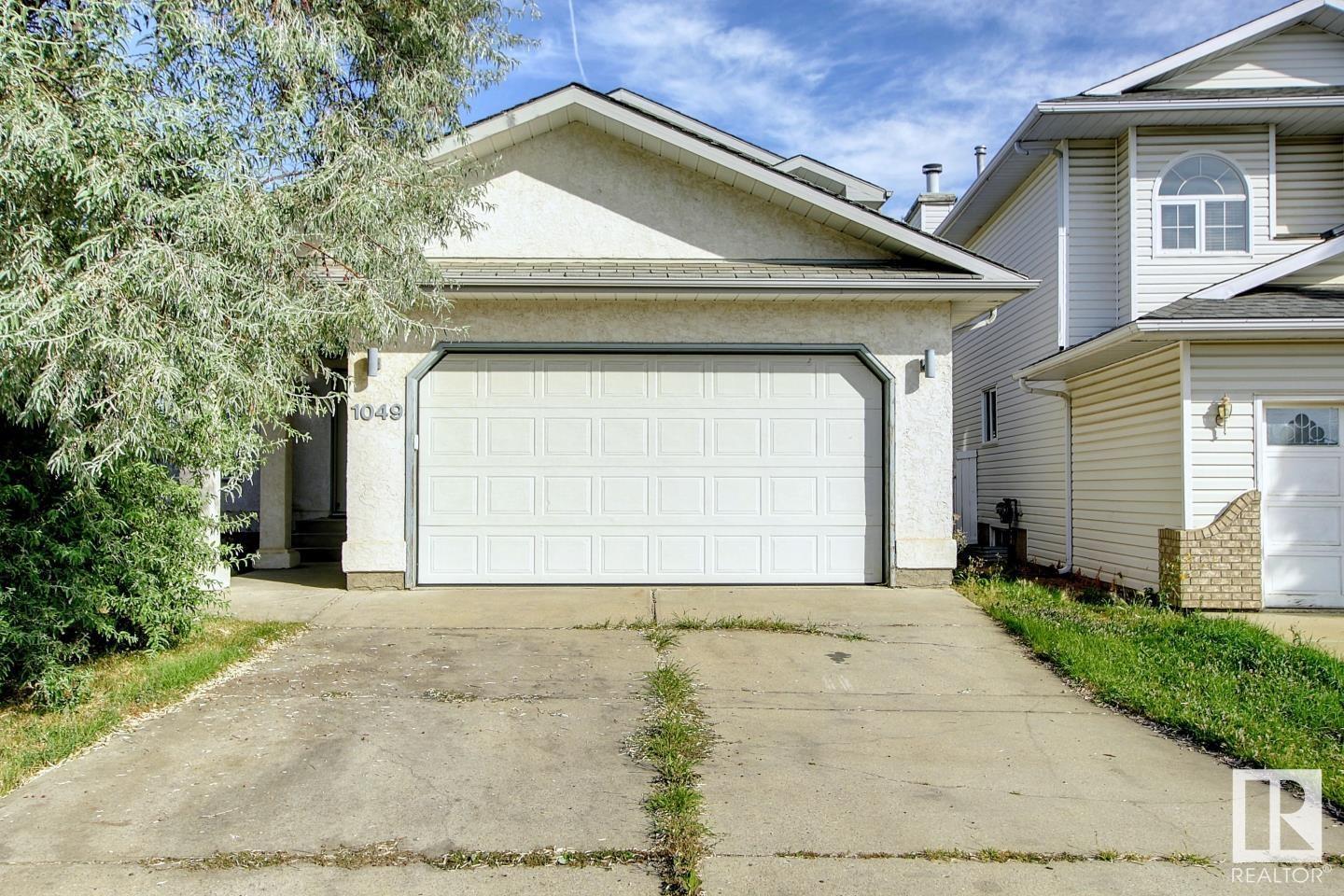 1049 James Cr Nw, Edmonton, Alberta  T6L 6P6 - Photo 1 - E4402565