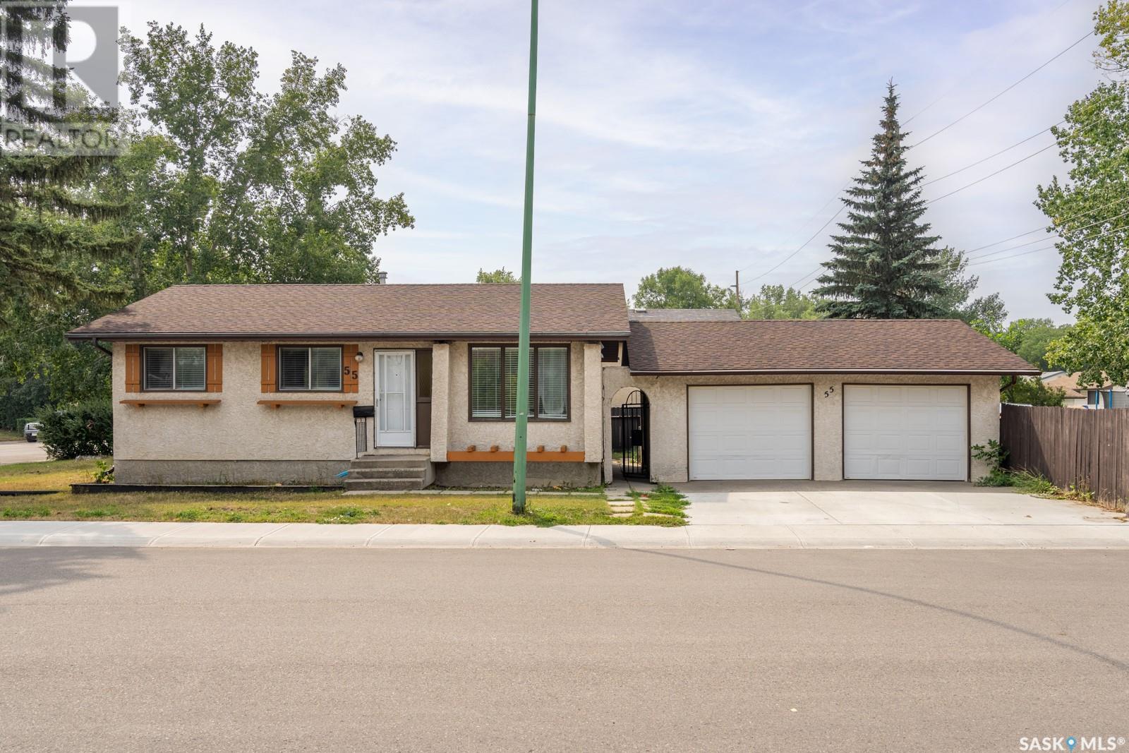 55 Thomson Avenue, Regina, Saskatchewan  S4N 6B7 - Photo 1 - SK981010