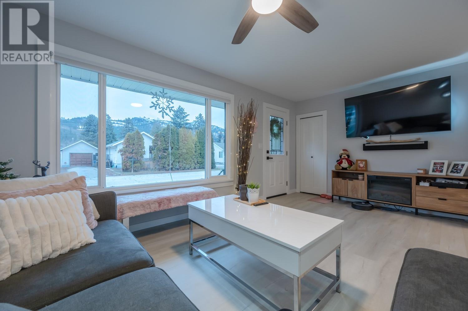 13807 Spencer Avenue Summerland