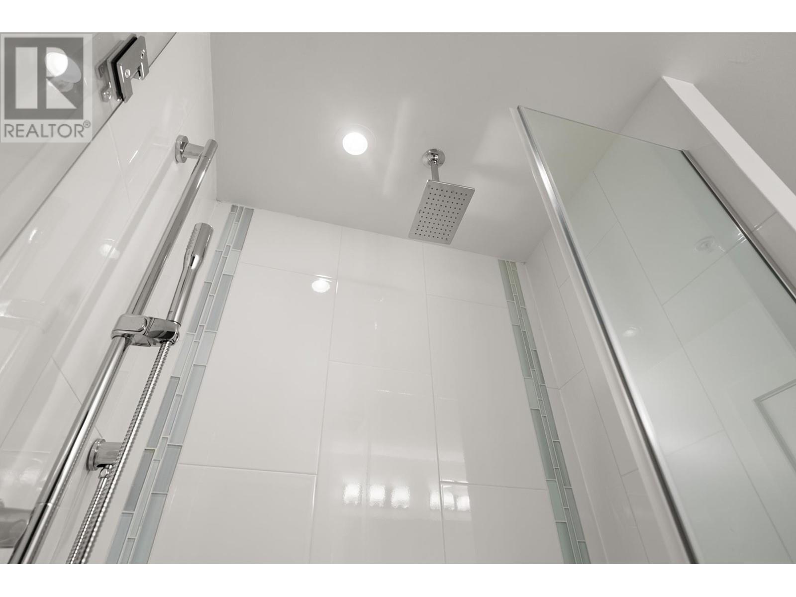 Listing Picture 15 of 37 : 405 13040 NO. 2 ROAD, Richmond / 烈治文 - 魯藝地產 Yvonne Lu Group - MLS Medallion Club Member