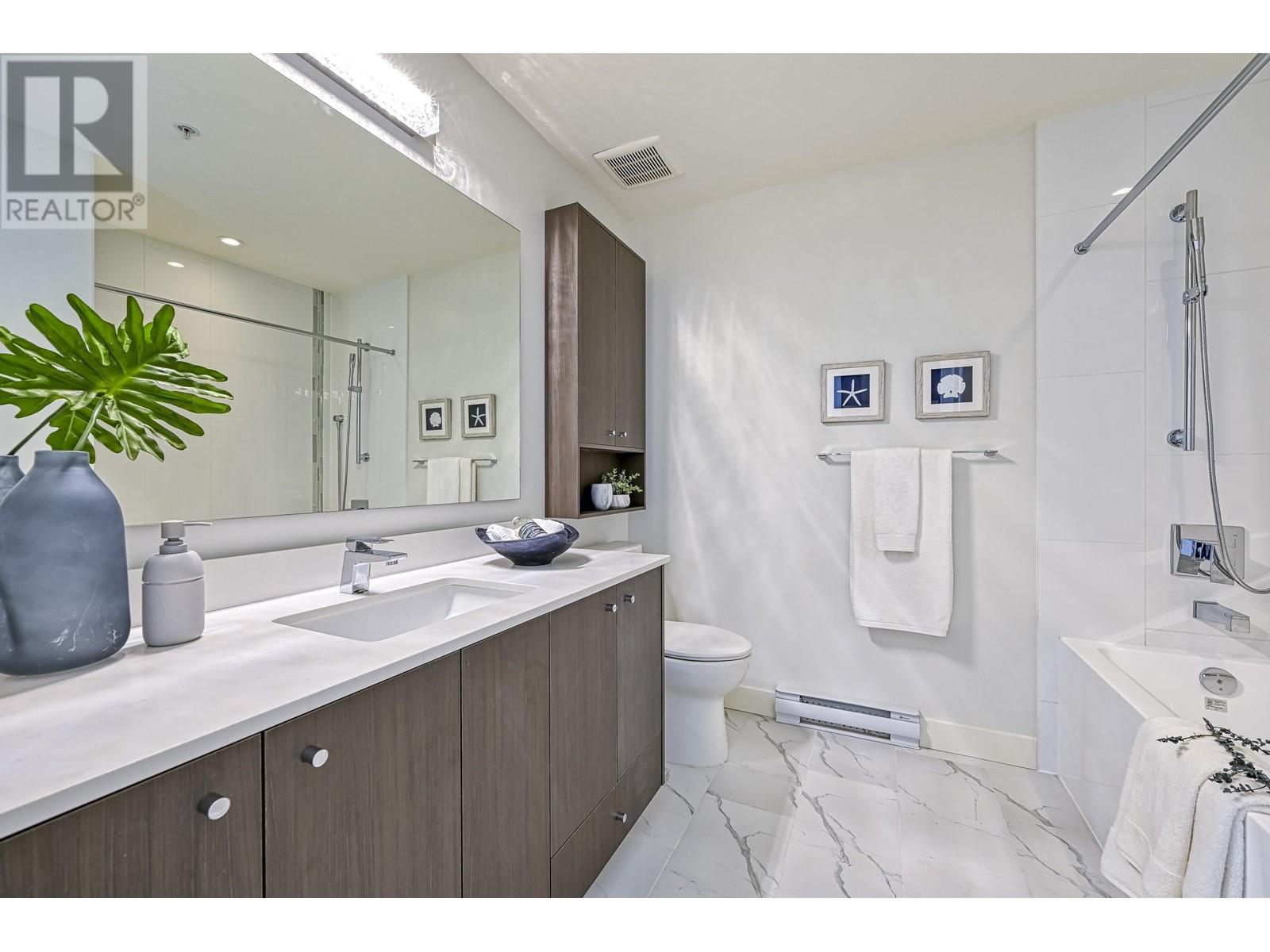 Listing Picture 20 of 37 : 405 13040 NO. 2 ROAD, Richmond / 烈治文 - 魯藝地產 Yvonne Lu Group - MLS Medallion Club Member