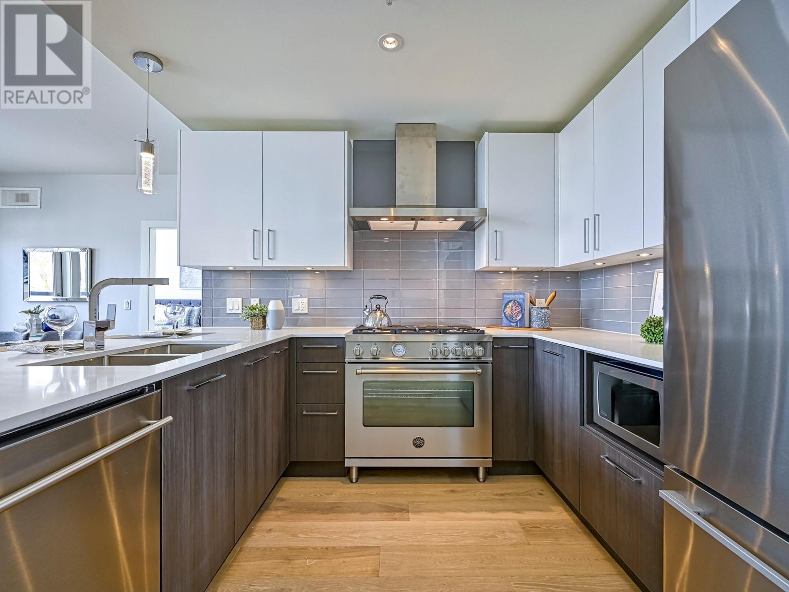 Listing Picture 5 of 37 : 405 13040 NO. 2 ROAD, Richmond / 烈治文 - 魯藝地產 Yvonne Lu Group - MLS Medallion Club Member