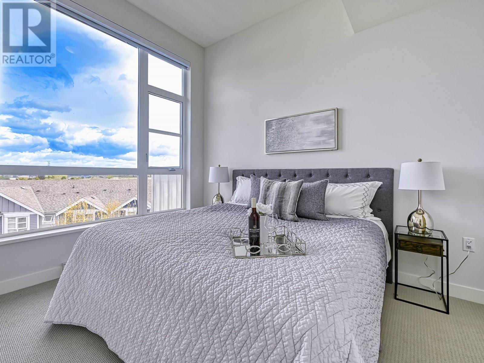 Listing Picture 11 of 37 : 405 13040 NO. 2 ROAD, Richmond / 烈治文 - 魯藝地產 Yvonne Lu Group - MLS Medallion Club Member