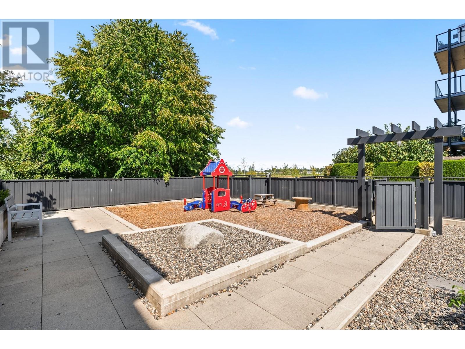 Listing Picture 31 of 37 : 405 13040 NO. 2 ROAD, Richmond / 烈治文 - 魯藝地產 Yvonne Lu Group - MLS Medallion Club Member