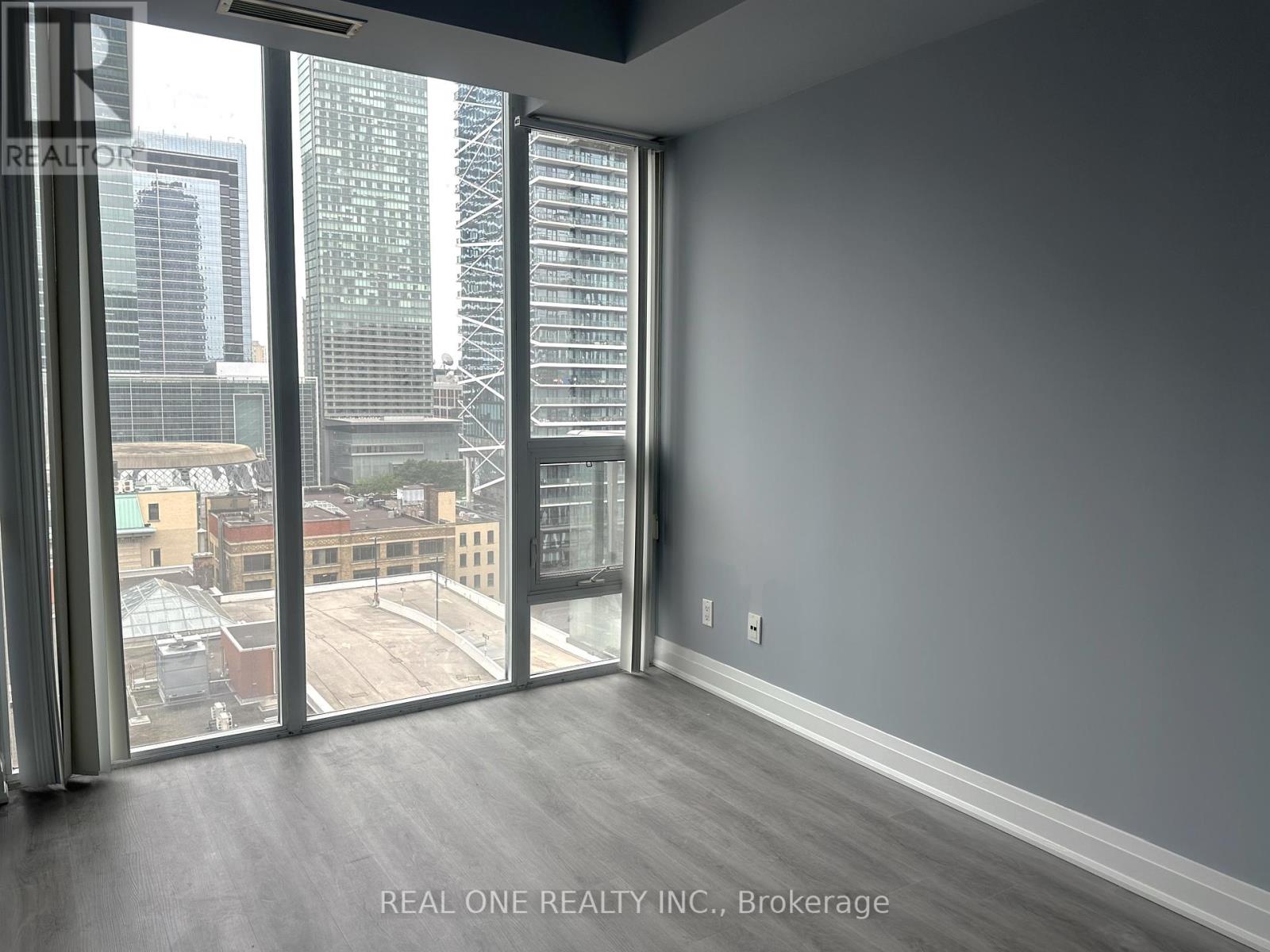 1408 - 126 Simcoe Street, Toronto (Waterfront Communities), Ontario  M5H 4E6 - Photo 3 - C9258975