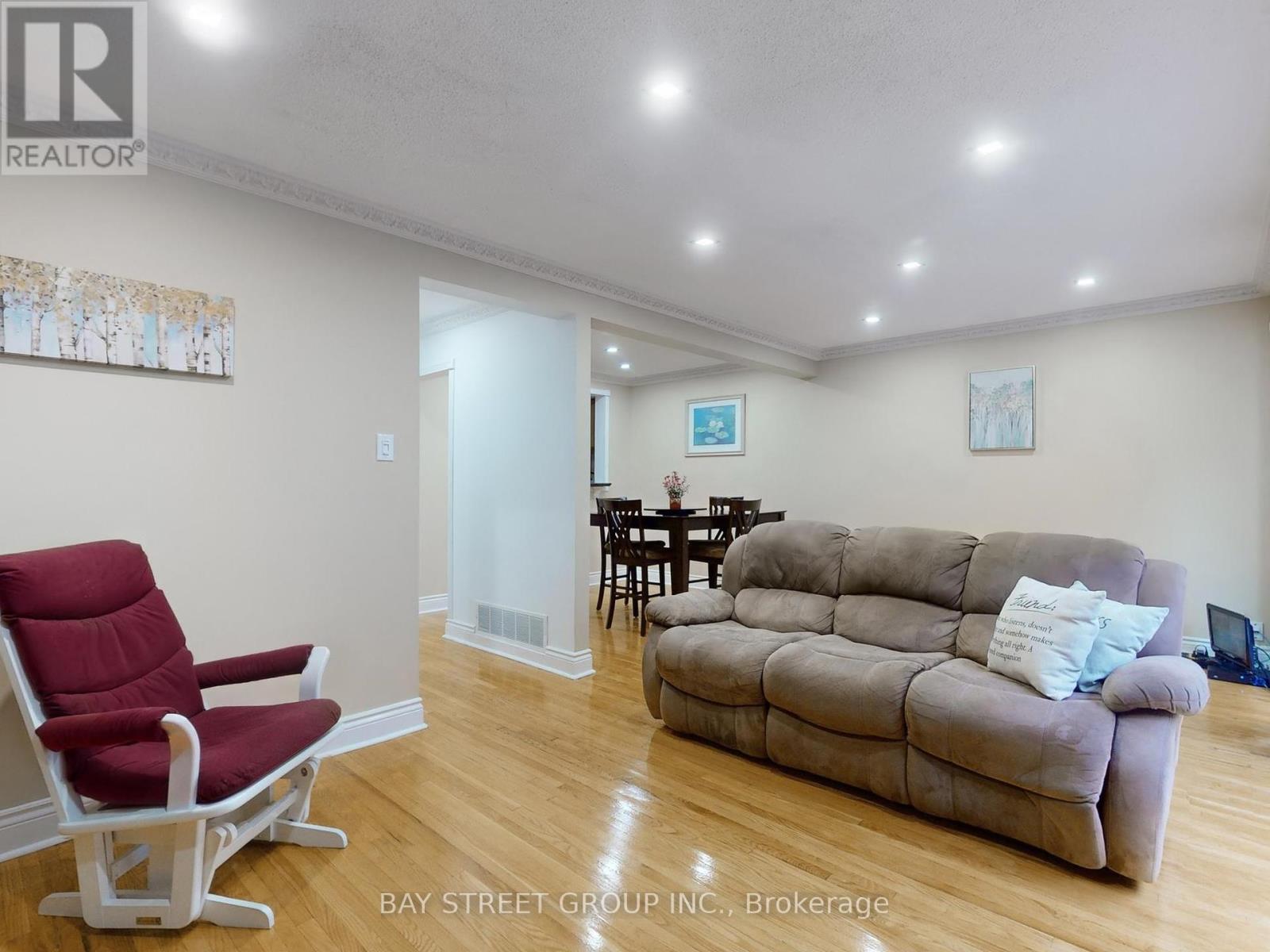 17 Cheatham Place, Toronto, Ontario  M1B 1C1 - Photo 3 - E9259999