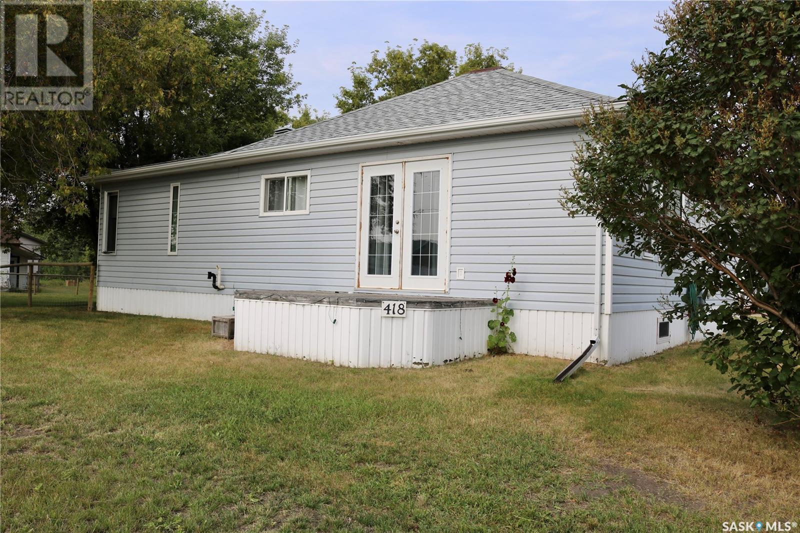 Property at 418 Railway AVENUE image 1